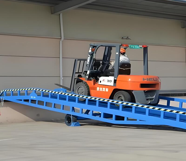 雷波移动式卸货平台（叉车用）
